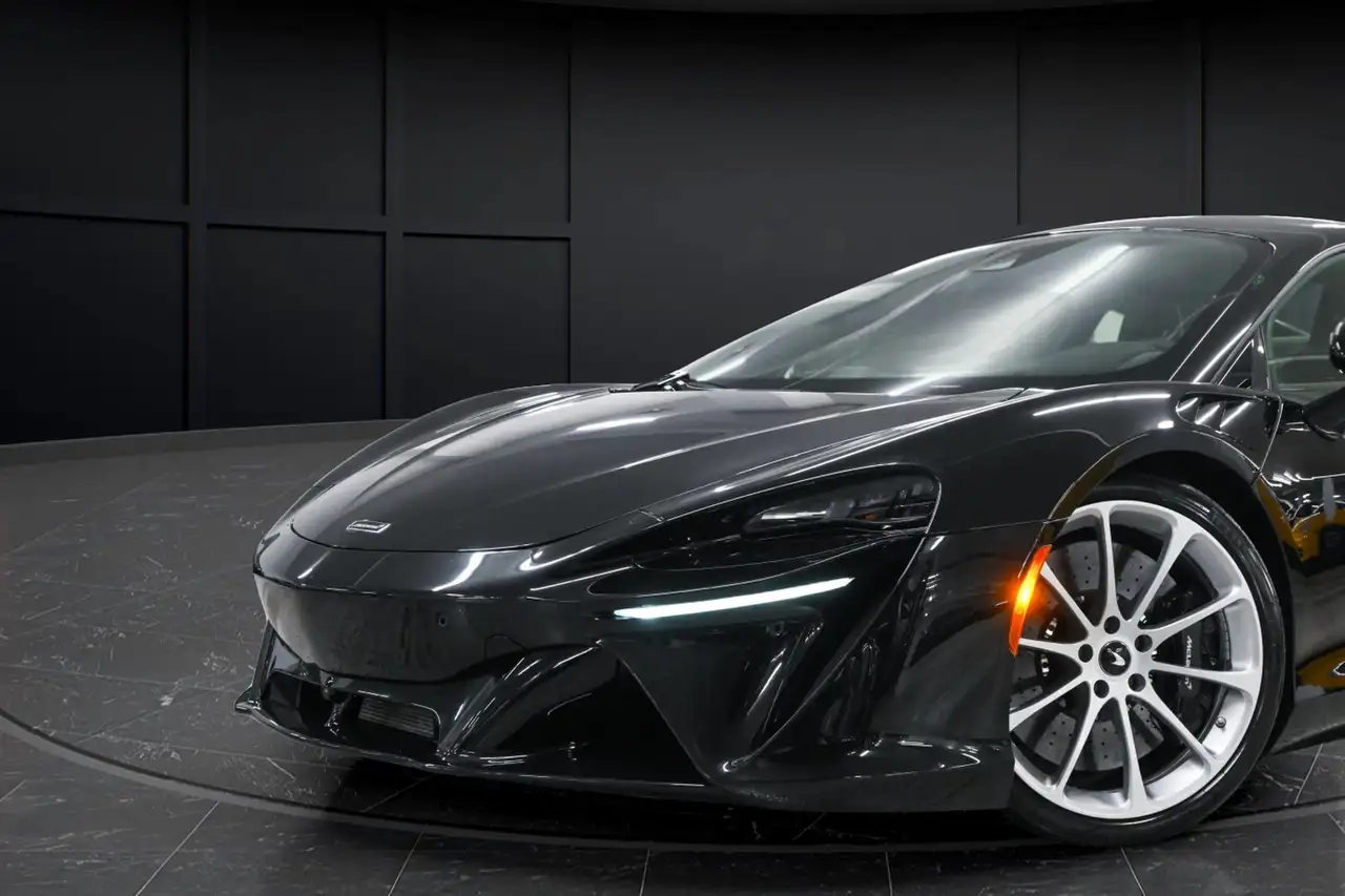 McLaren Artura снимка McLaren Artura