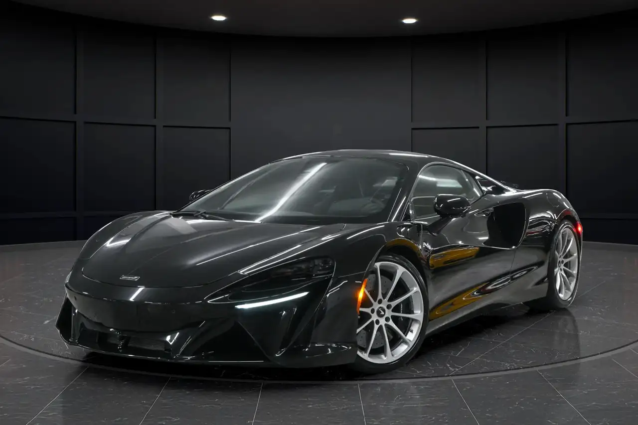 2024 McLaren Artura