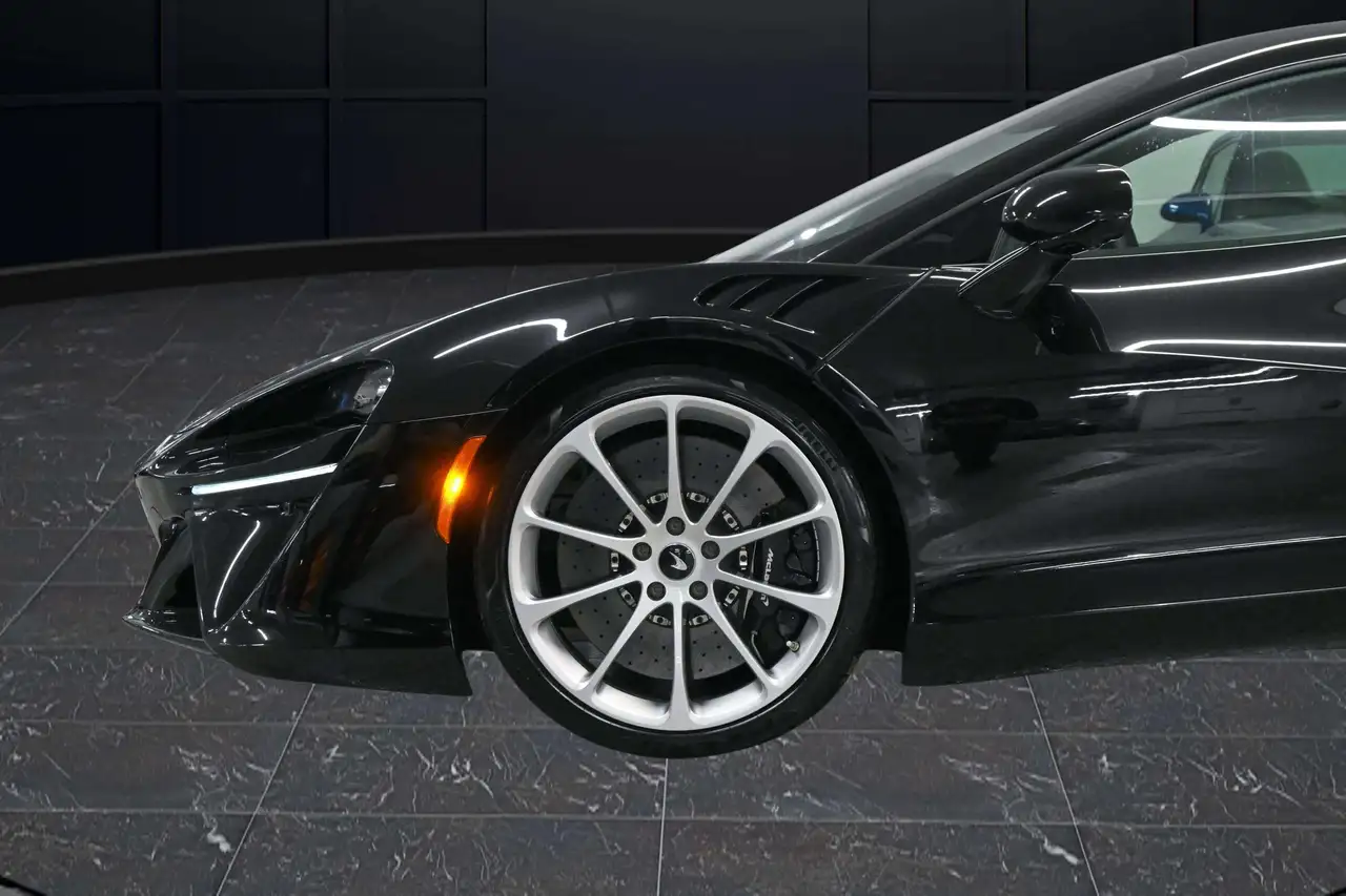 McLaren Artura снимка McLaren Artura