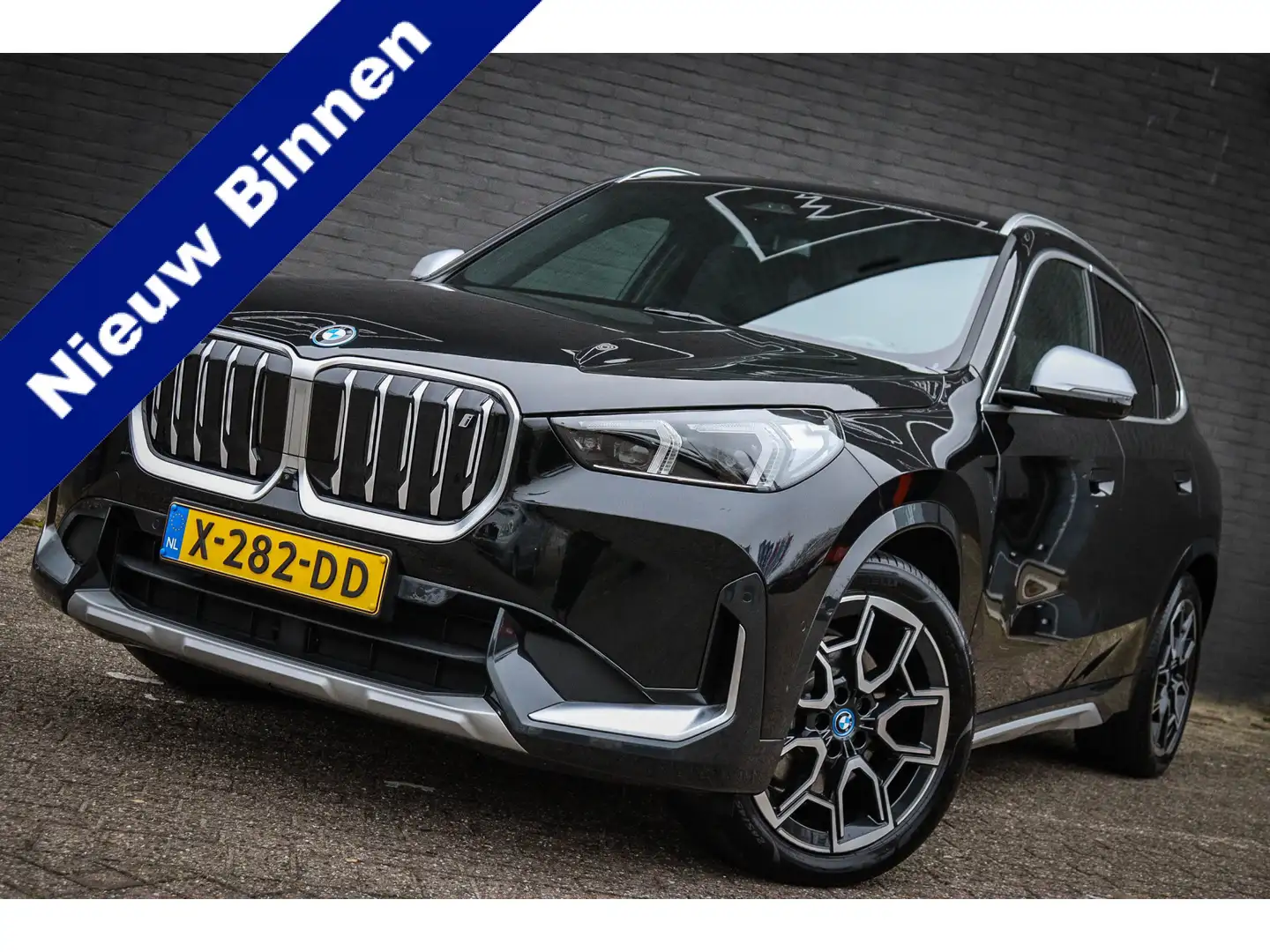 BMW iX1 xDrive30 67 kWh Net binnen - Nu al te bezichtigen Schwarz - 1