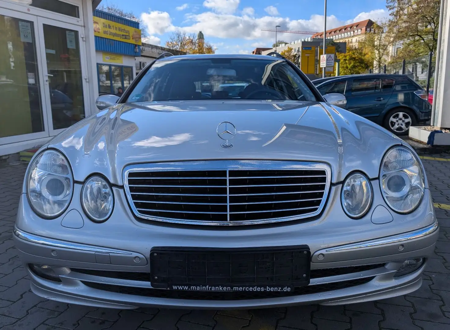 Mercedes-Benz E 200 T Avantgarde*Temp*AHK*Xen*PDC*Navi*OhneTÜV Silber - 2