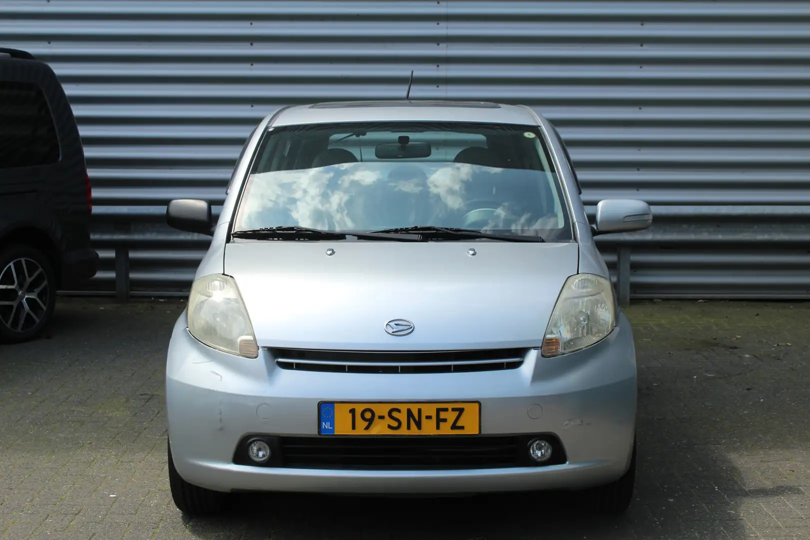 Daihatsu Sirion 2 1.3-16V 88pk Sport Comfort AUTOMAAT NL-Auto NAP Grijs - 2