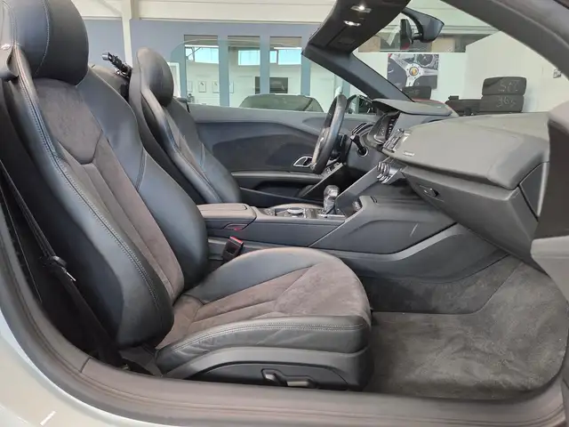 Audi R8 view 26