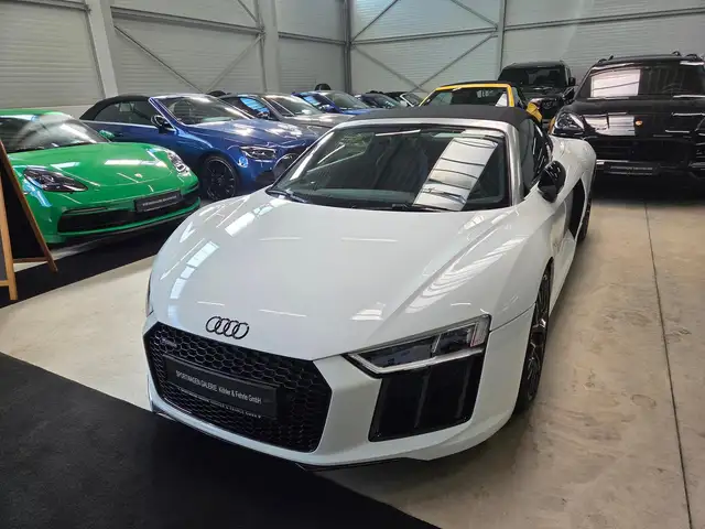 Audi R8 view 5