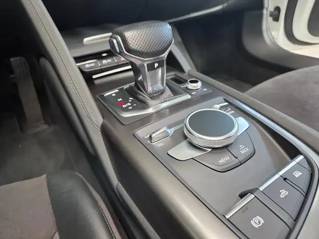Audi R8 view 25