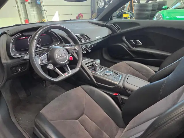 Audi R8 view 20