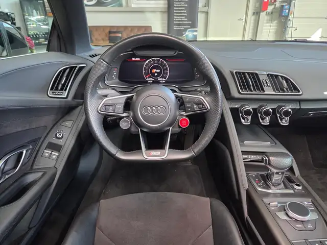 Audi R8 view 21