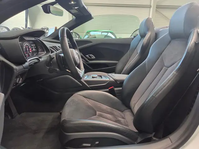 Audi R8 view 18