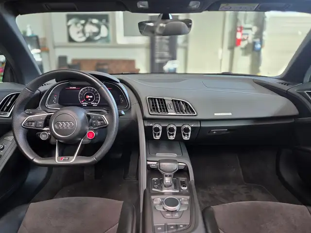 Audi R8 view 23