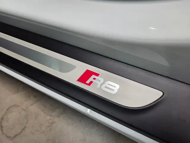 Audi R8 view 17