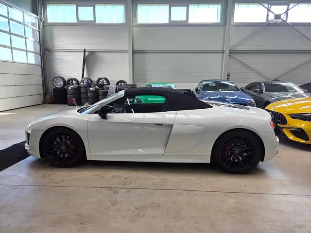 Audi R8 view 15