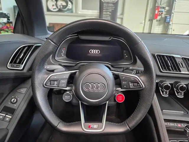 Audi R8 view 22