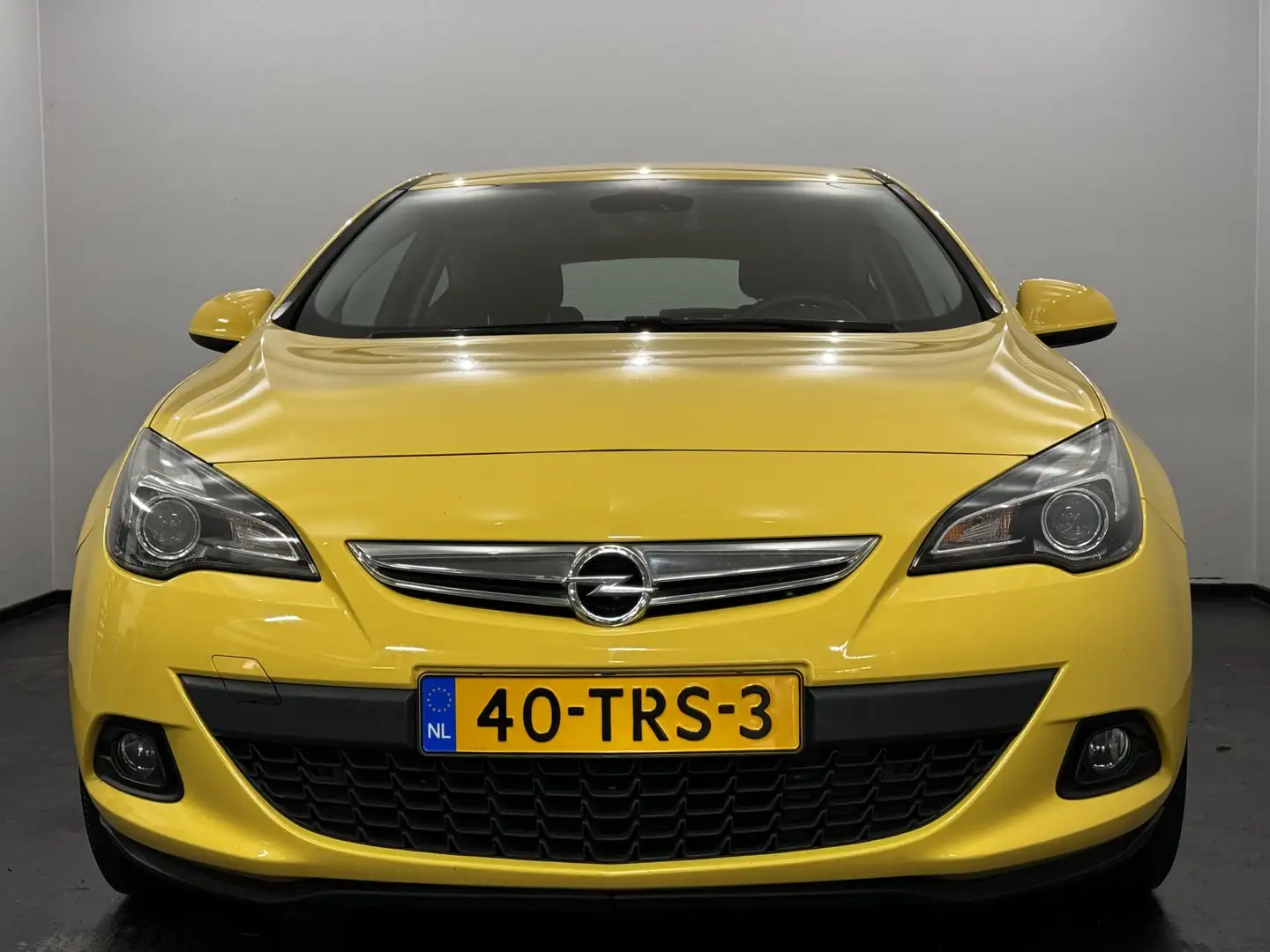 Opel Astra GTC 1.4 Turbo Sport Navi, Parkeer sensoren, Clima, Geel - 2