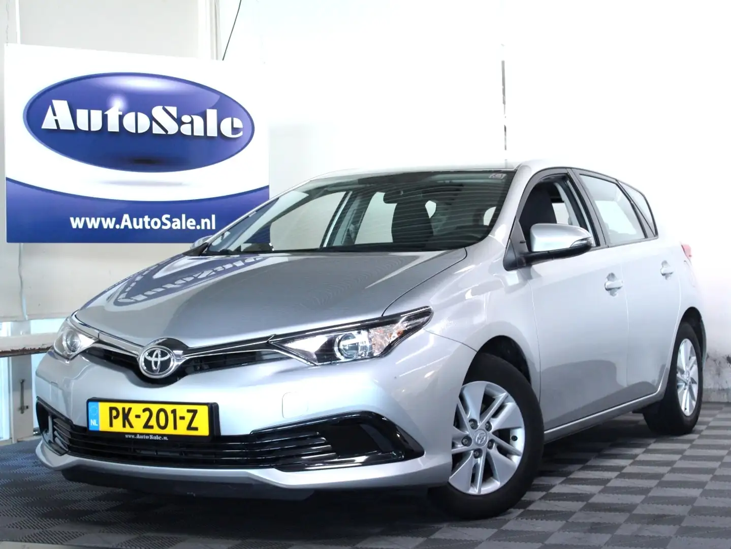 Toyota Auris 1.3 Comfort NAP 78.000km BLUETH CLIMA '17 Šedá - 1