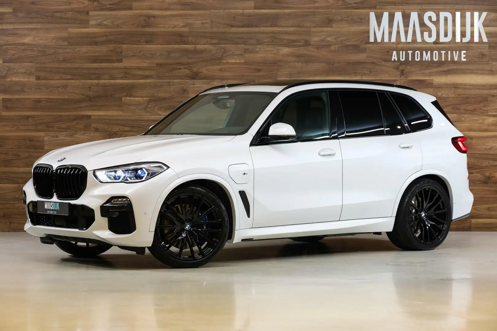 BMW X5 xDrive45e High Exec M-Sport|Pano|ACC|HUD|Trekhaak| Wit - 1