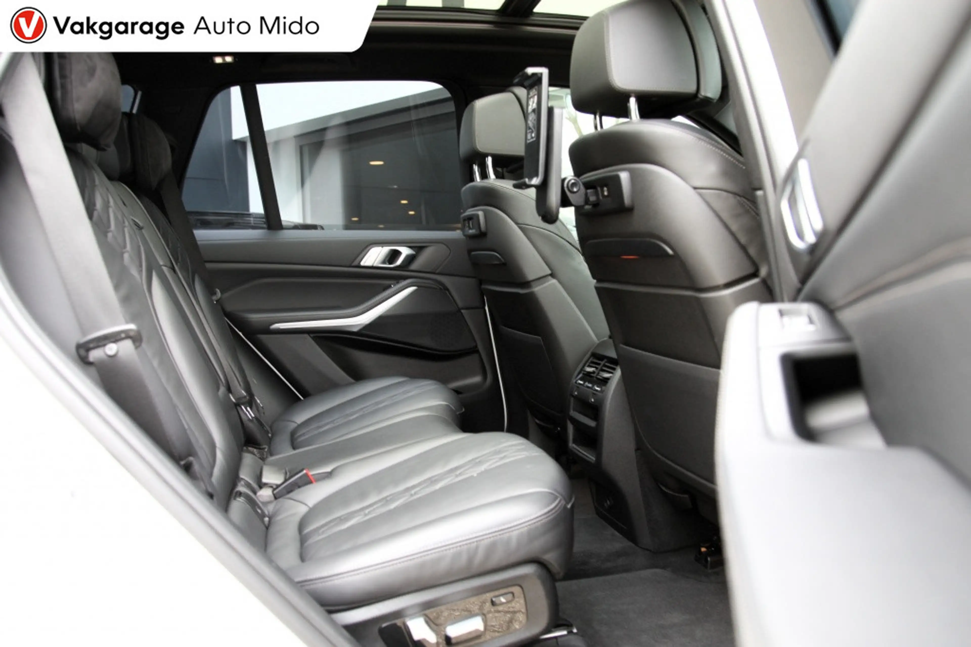BMW X5 xDrive40i High Executive M-Sport | 7-persoons | NL — photo 11