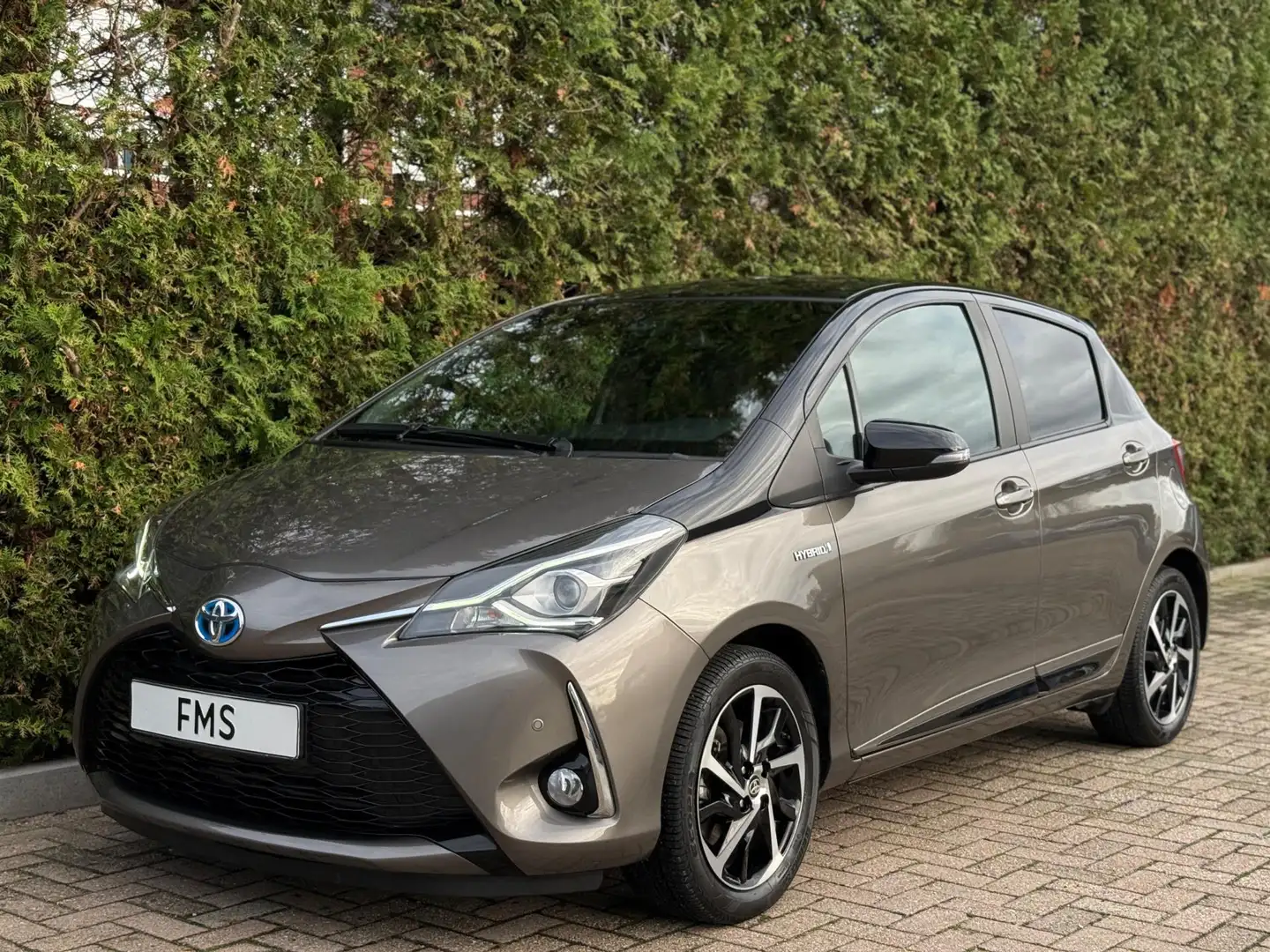 Toyota Yaris 1.5 Hybrid Selection CarPlay Camera Gris - 1