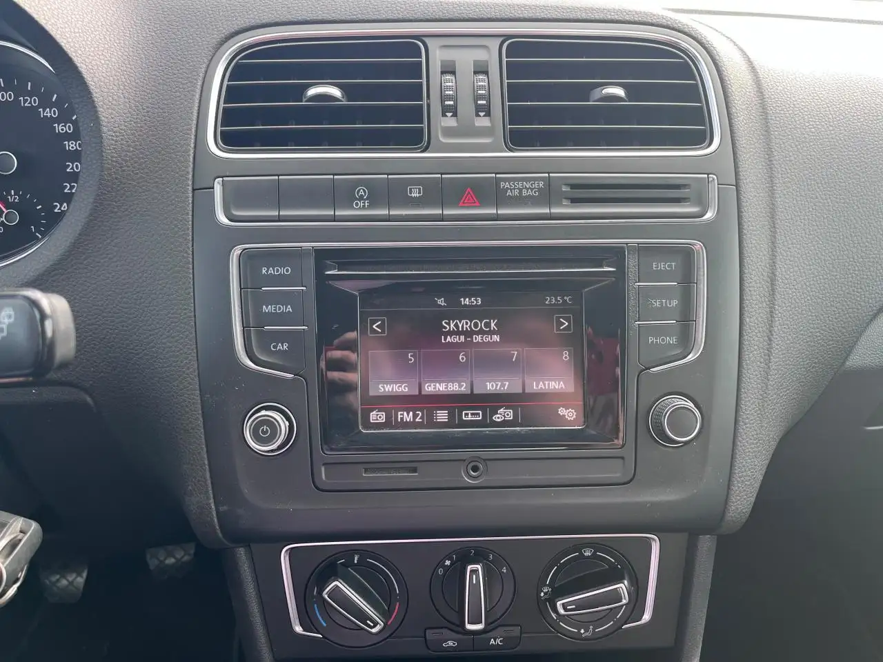 Volkswagen Polo Citadine 5 portes — photo 16