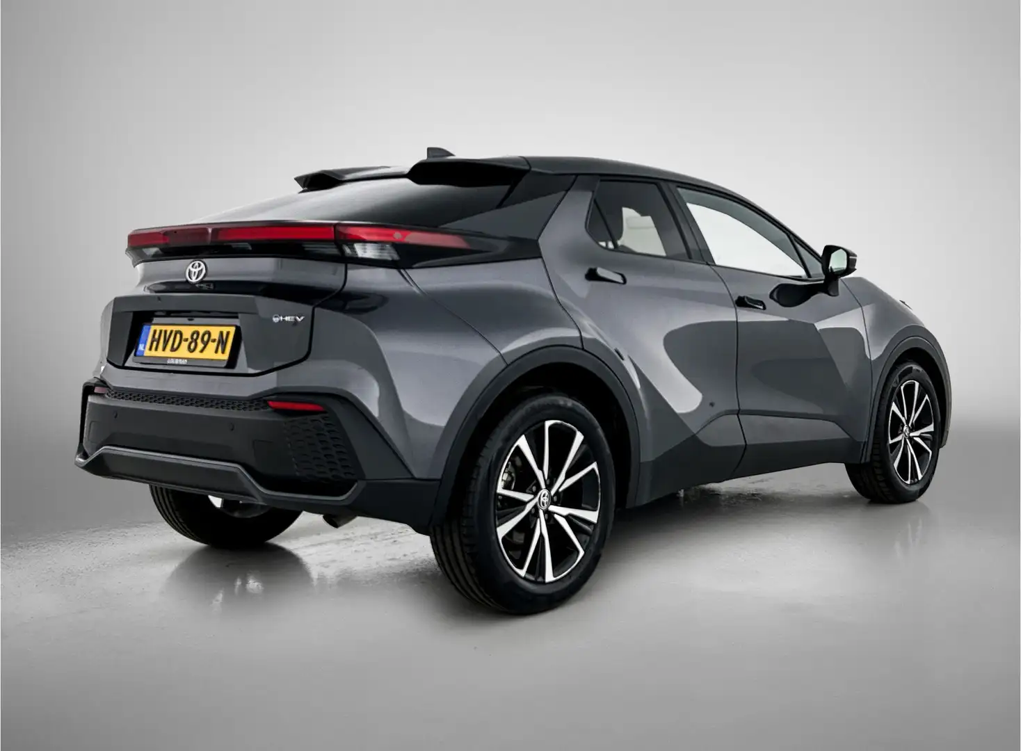 Toyota C-HR 1.8 Hybrid 140 Dynamic Limited Grijs - 2
