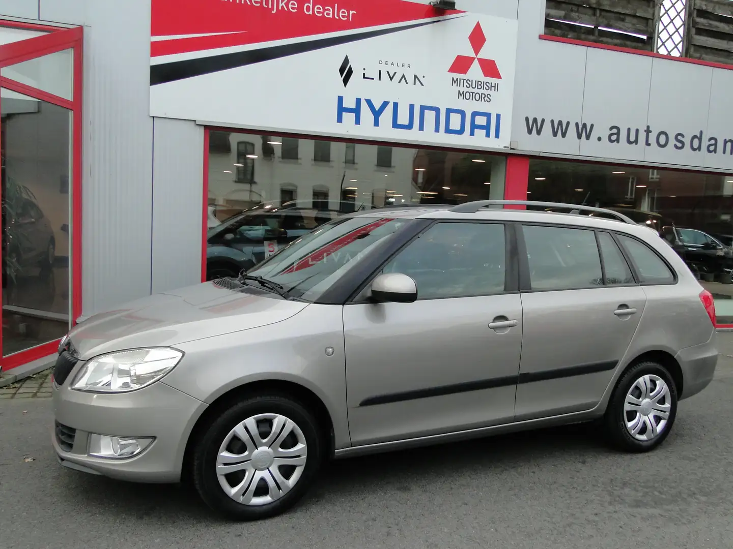 Skoda Fabia Fabia 1.2 HTP NAVI PARKEERHULP ACHTER Beige - 2