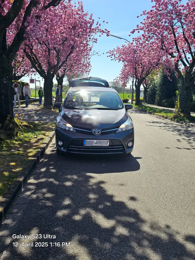 Toyota Verso Toyota Verso 1.6, EZ 12/2015, Top-Zustand, TÜV 12/ - 1