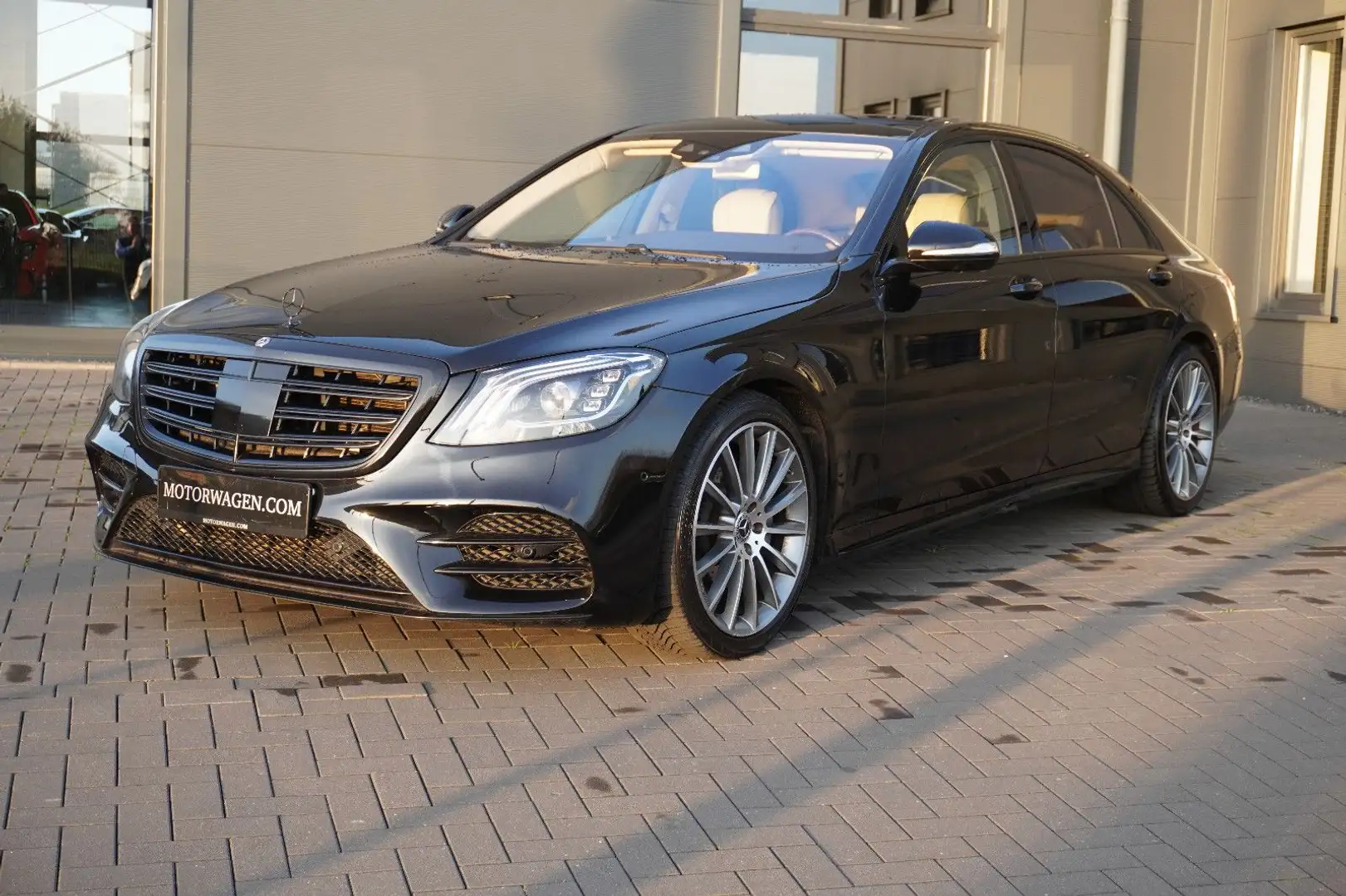 Mercedes-Benz S 560 4Matic L AMG Schwarz - 2