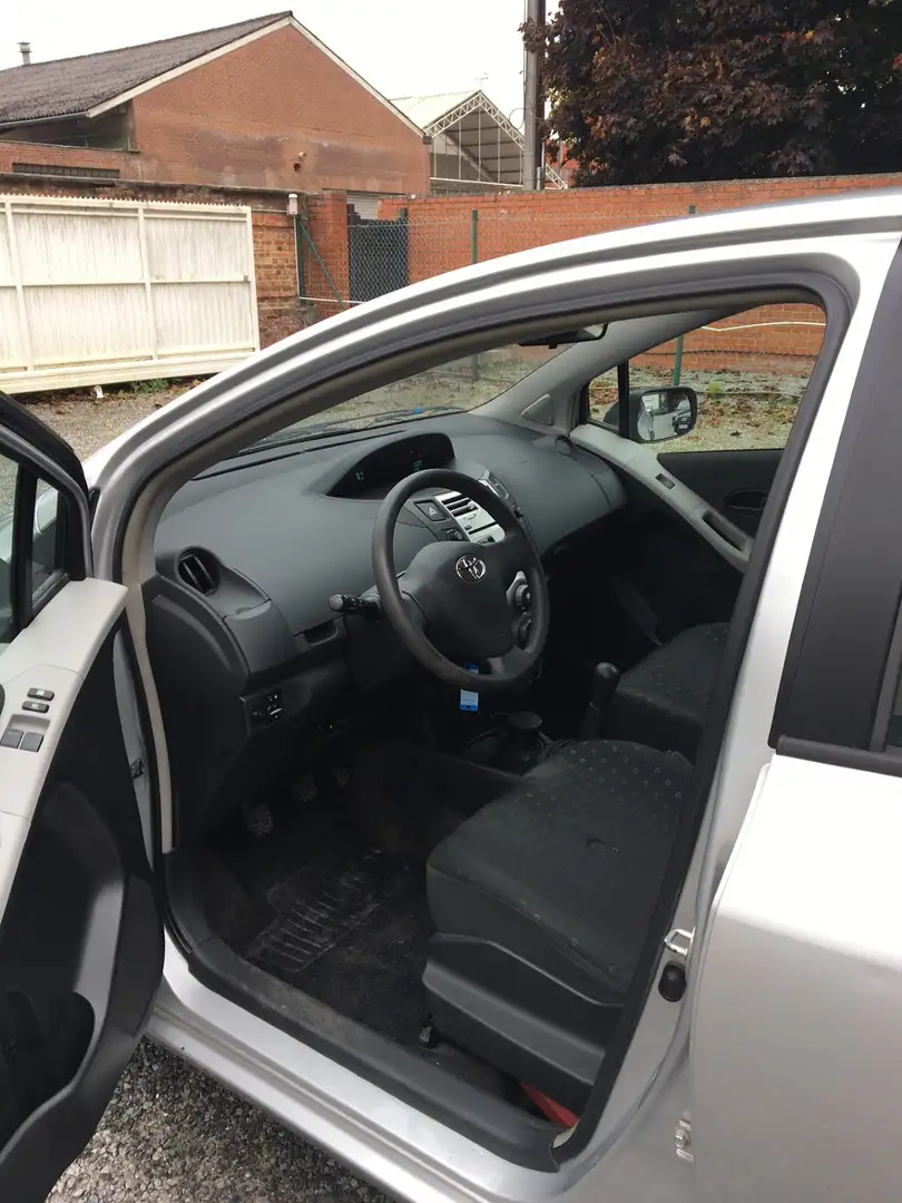 Toyota Yaris 1.0i VVT-i Linea Terra Argent - 2