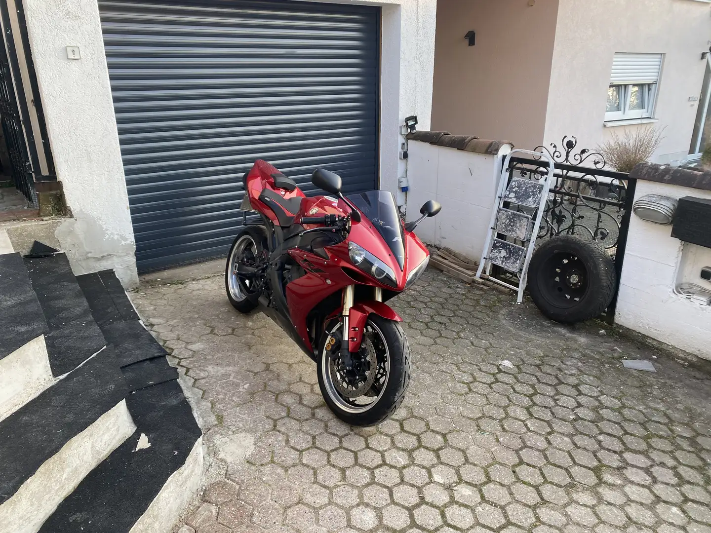 Yamaha YZF-R1 Rojo - 2