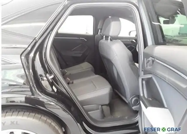 Audi Q3 view 6