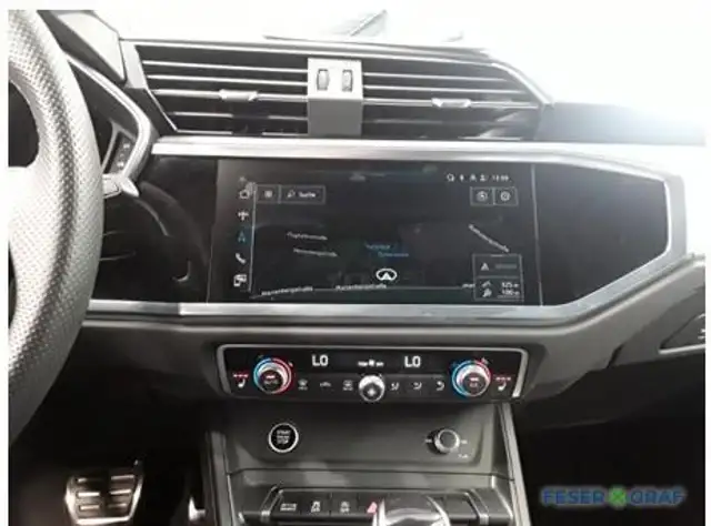 Audi Q3 view 9