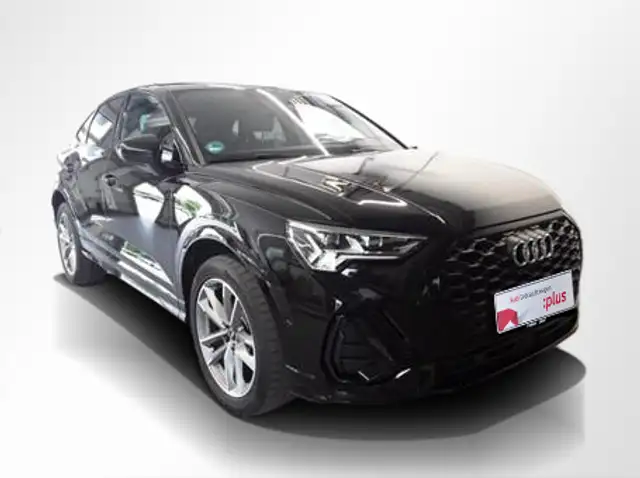 Audi Q3 view 11
