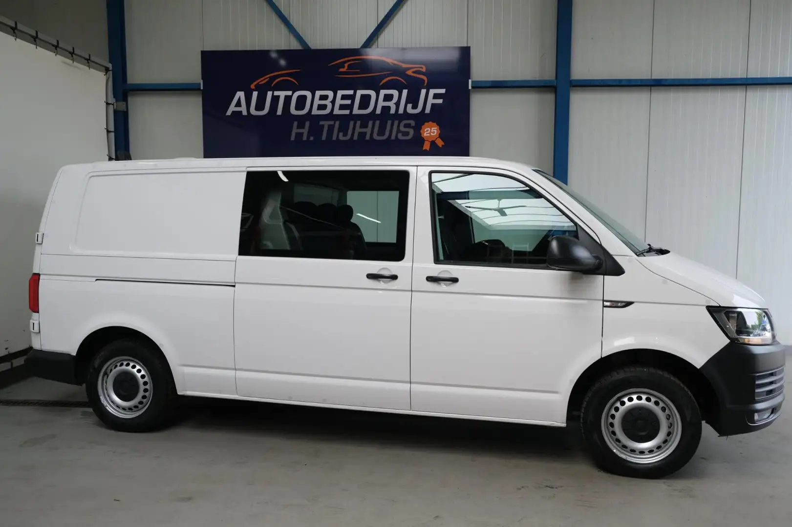 Volkswagen Transporter 2.0 TDI 150 PK L2H1 DC - N.A.P. Airco, Cruise, PDC Wit - 2