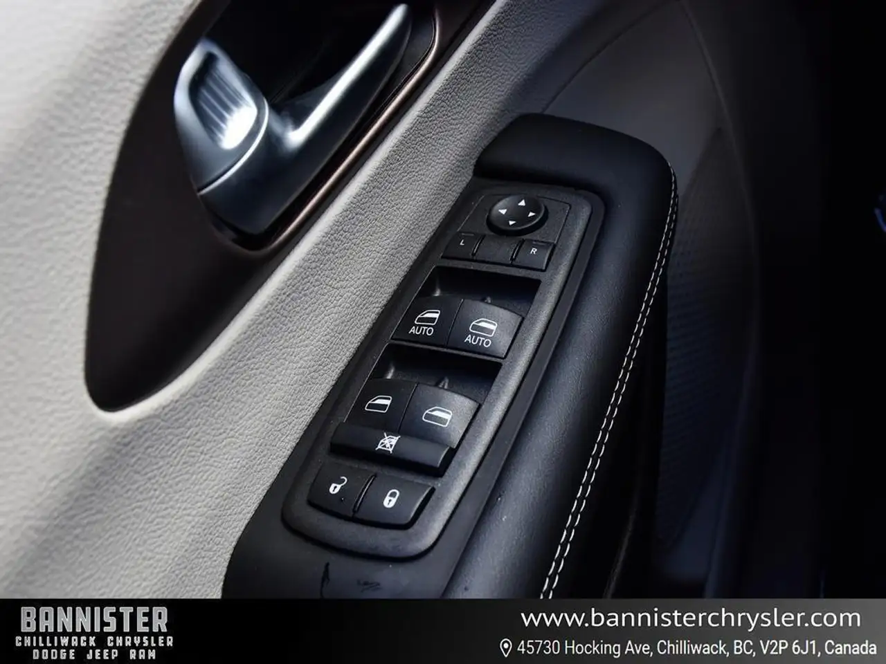Chrysler Grand Caravan снимка Chrysler Grand Caravan