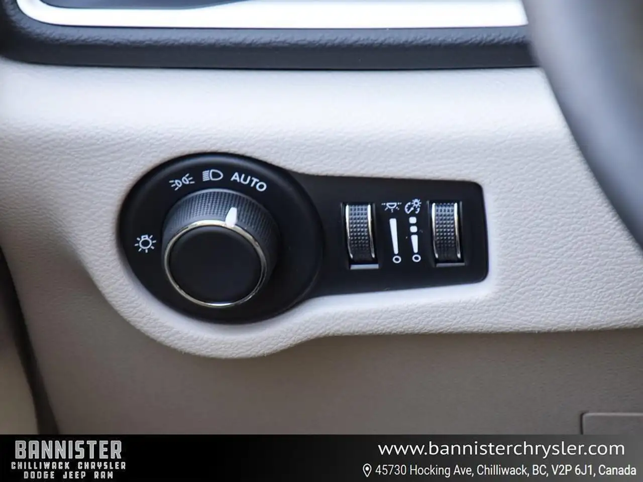 Chrysler Grand Caravan снимка Chrysler Grand Caravan