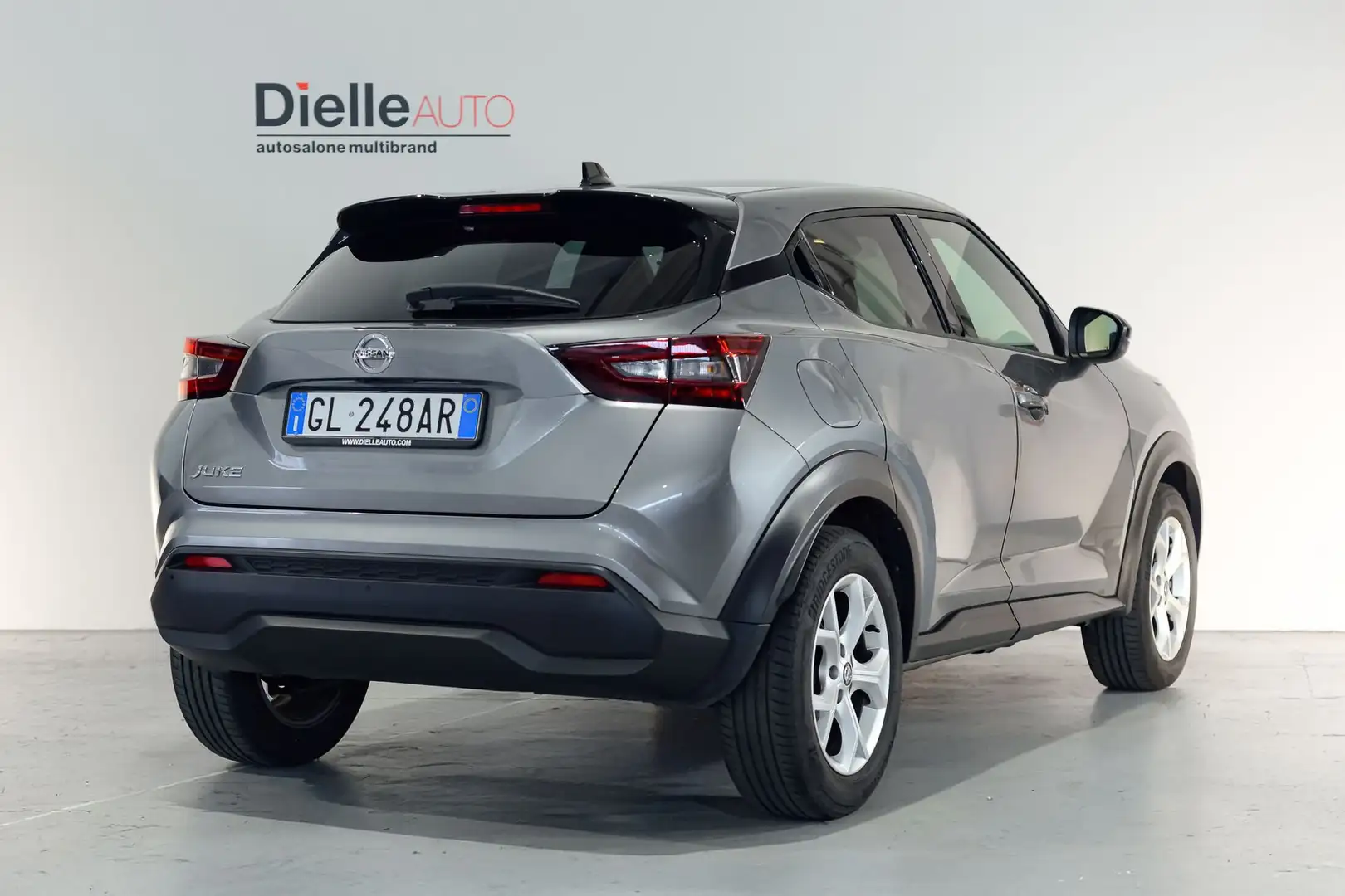 Nissan Juke 1.0 DIG-T 114 CV N-Connecta Сірий - 2