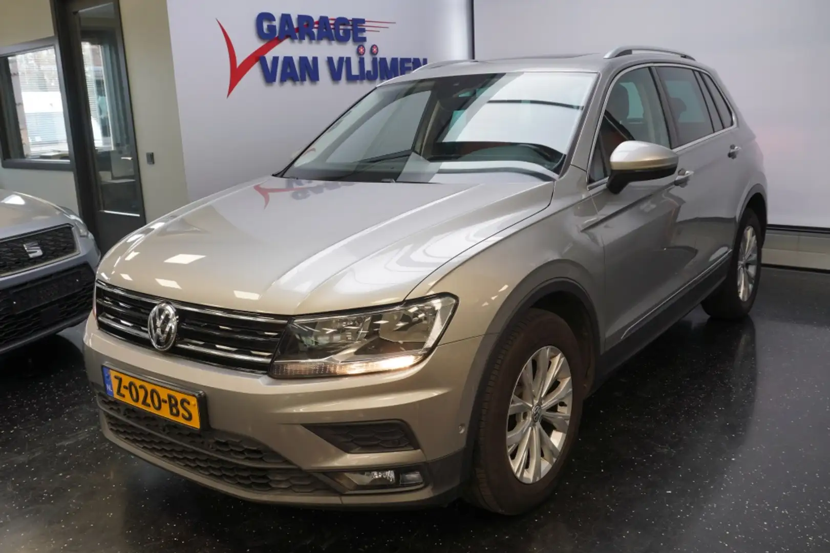 Volkswagen Tiguan 1.4 TSI Comfortline LEER PANORAMA DAK TREKHAAK Gris - 1