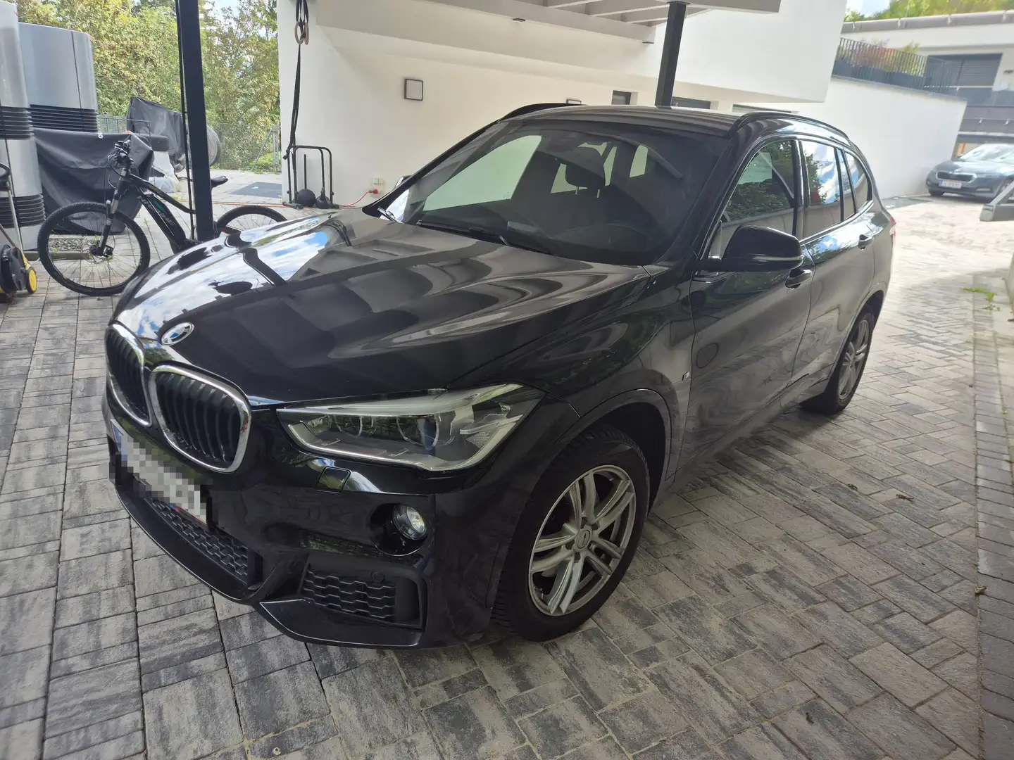 BMW X1 X1 sDrive18d M Sport Aut. M Sport Schwarz - 1