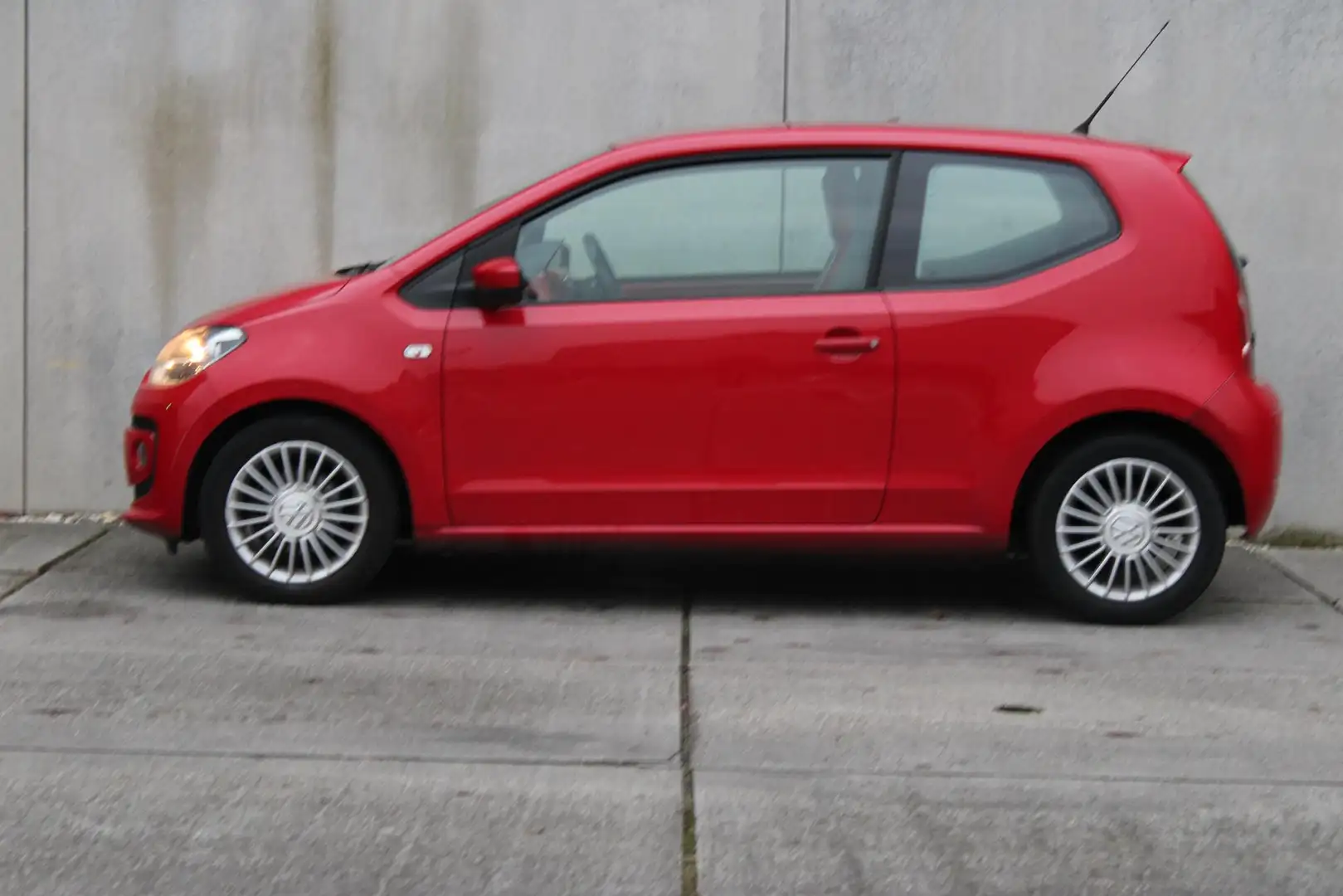 Volkswagen up! 1.0 High Up! BlueMotion / AIRCO / LM VELGEN Rood - 2