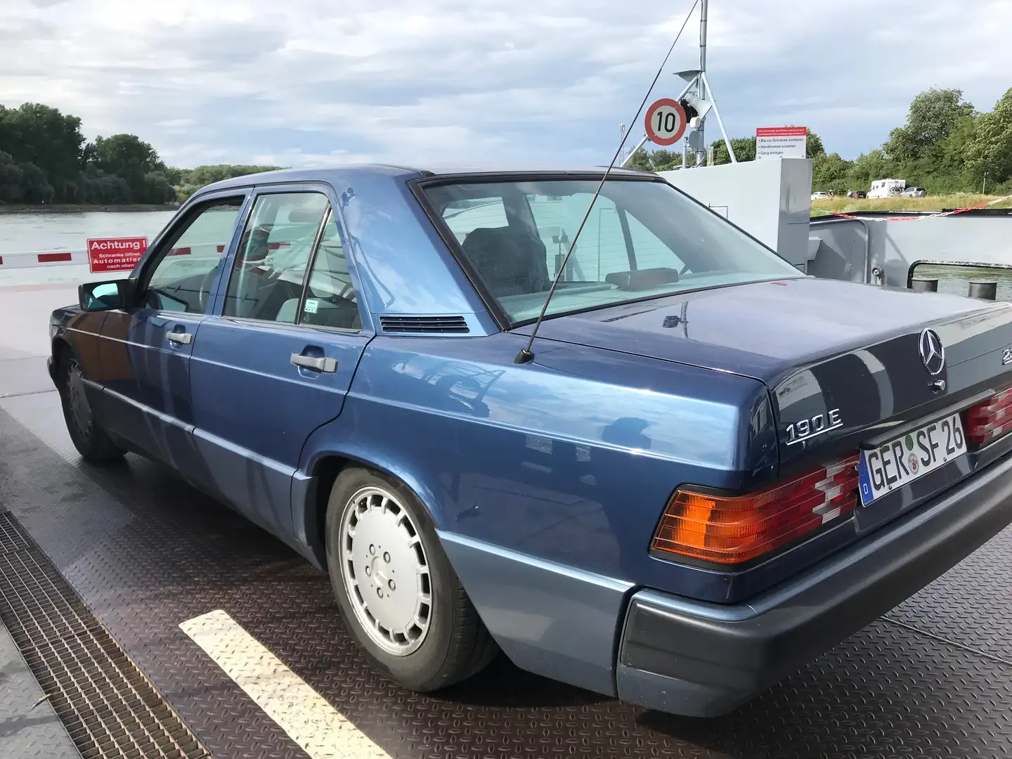 Mercedes-Benz 190 190 E - 2