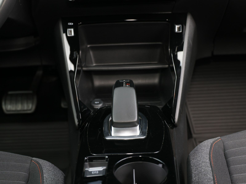Peugeot e-2008 Active *SHZ*Navi* — photo 11