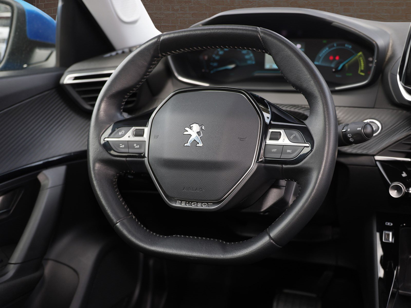Peugeot e-2008 Active *SHZ*Navi* — photo 10