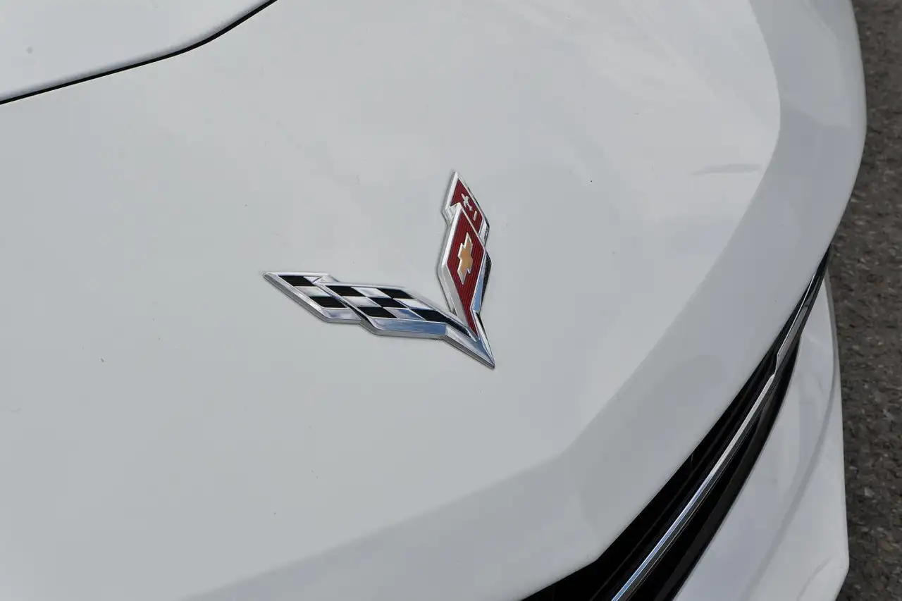 Chevrolet Corvette снимка Chevrolet Corvette