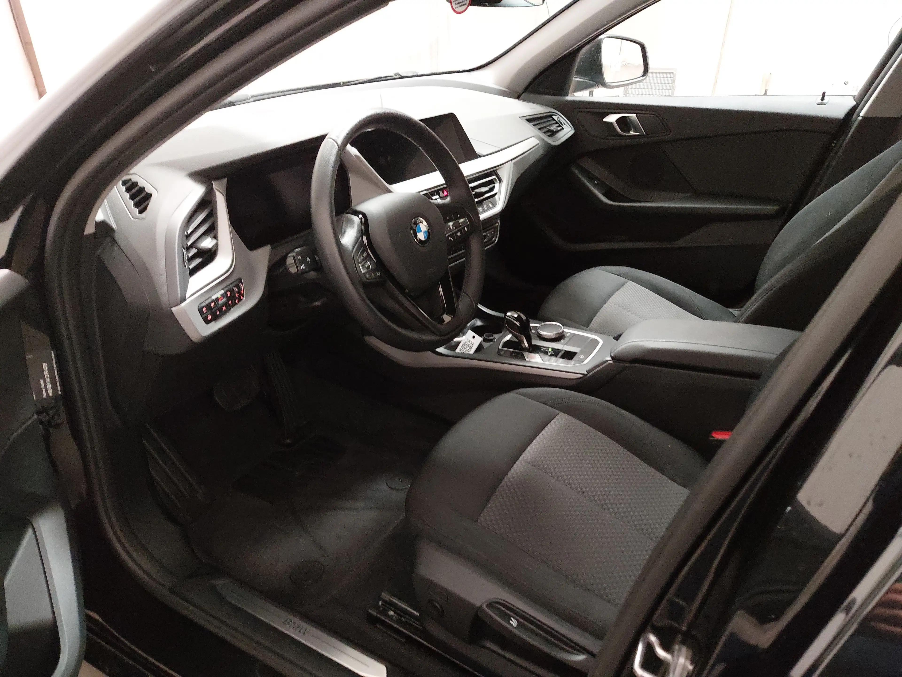 BMW 120 d Advantage Navi LED LC prof. PDC Shz — photo 6