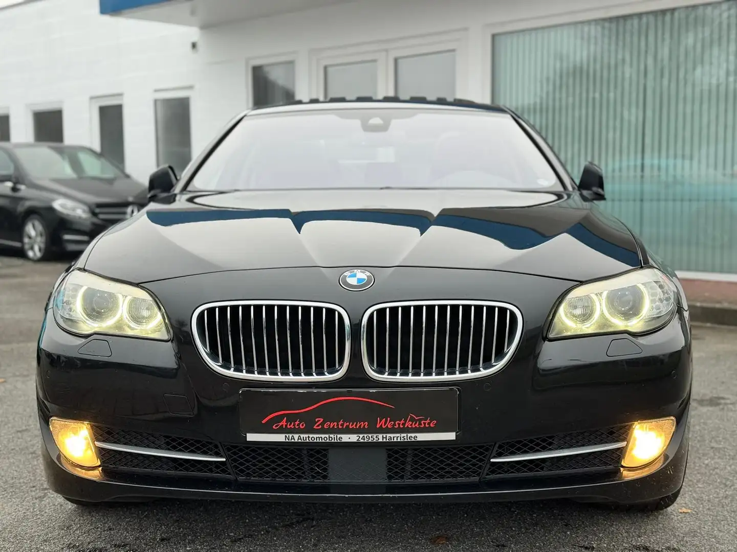 BMW 535 d xDrive HuD Schiebedach Navi Xenon Memory Zwart - 2