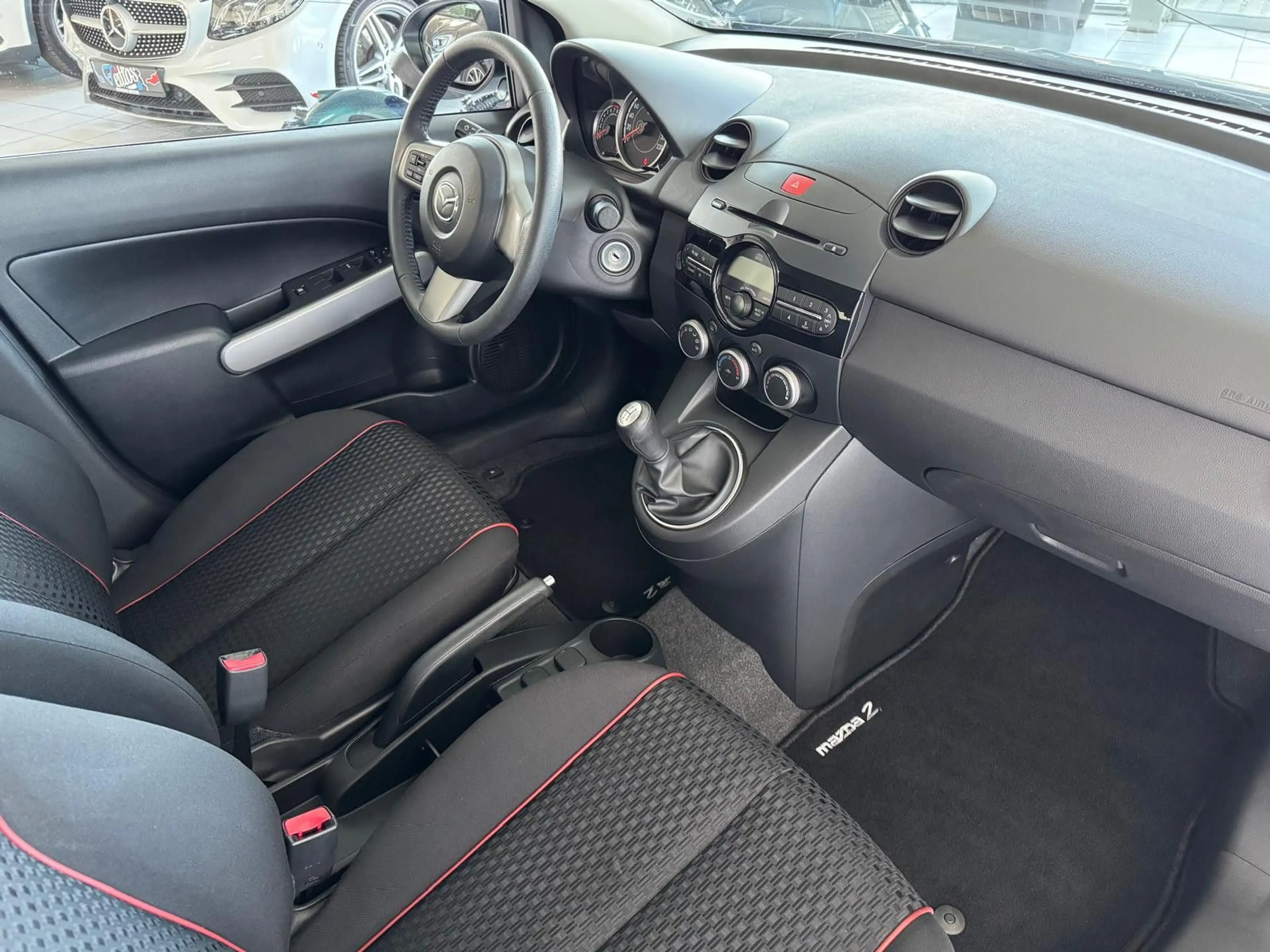 Mazda 2 Active Edition 1.3 *1.Hand*Klima*SHZ*PDC*Alu* — photo 4
