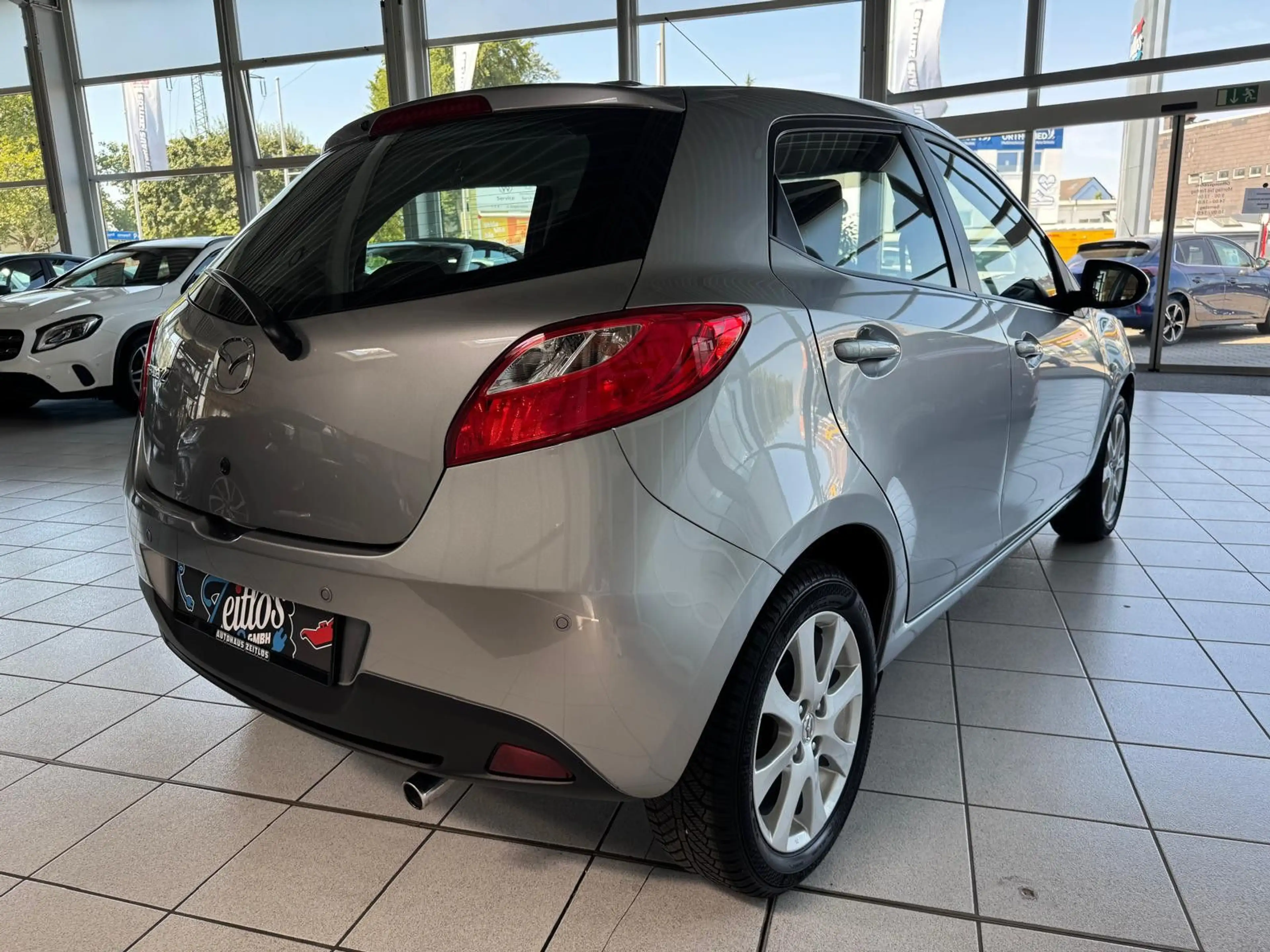 Mazda 2 Active Edition 1.3 *1.Hand*Klima*SHZ*PDC*Alu* — photo 3