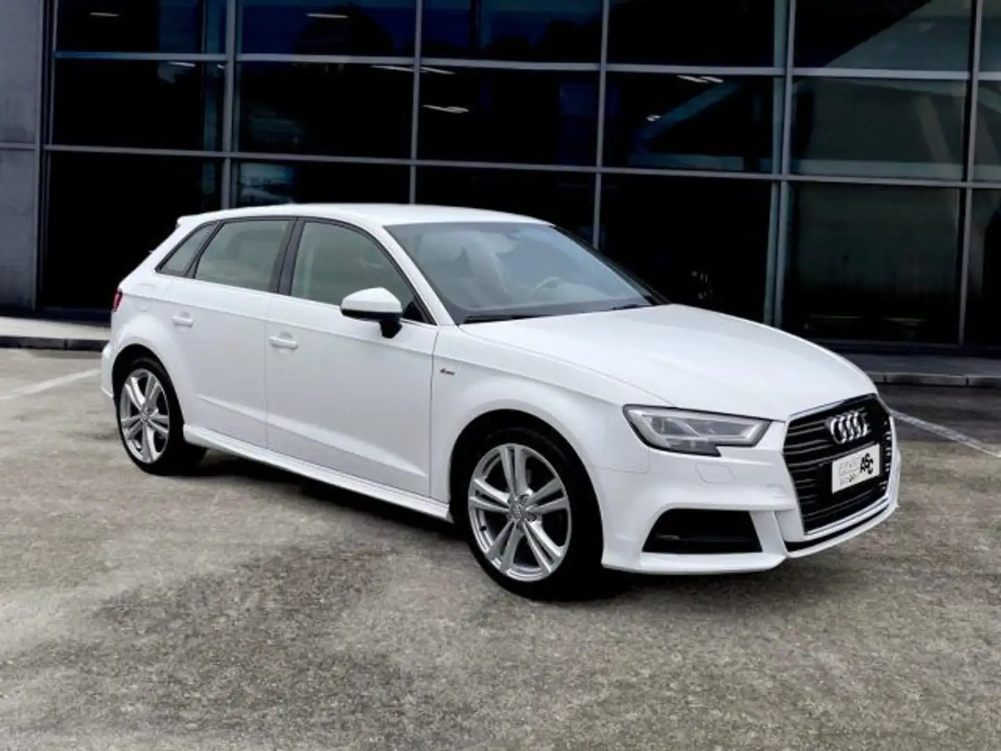 Audi A3 30 1.6 tdi 116cv SLINE Bianco - 2