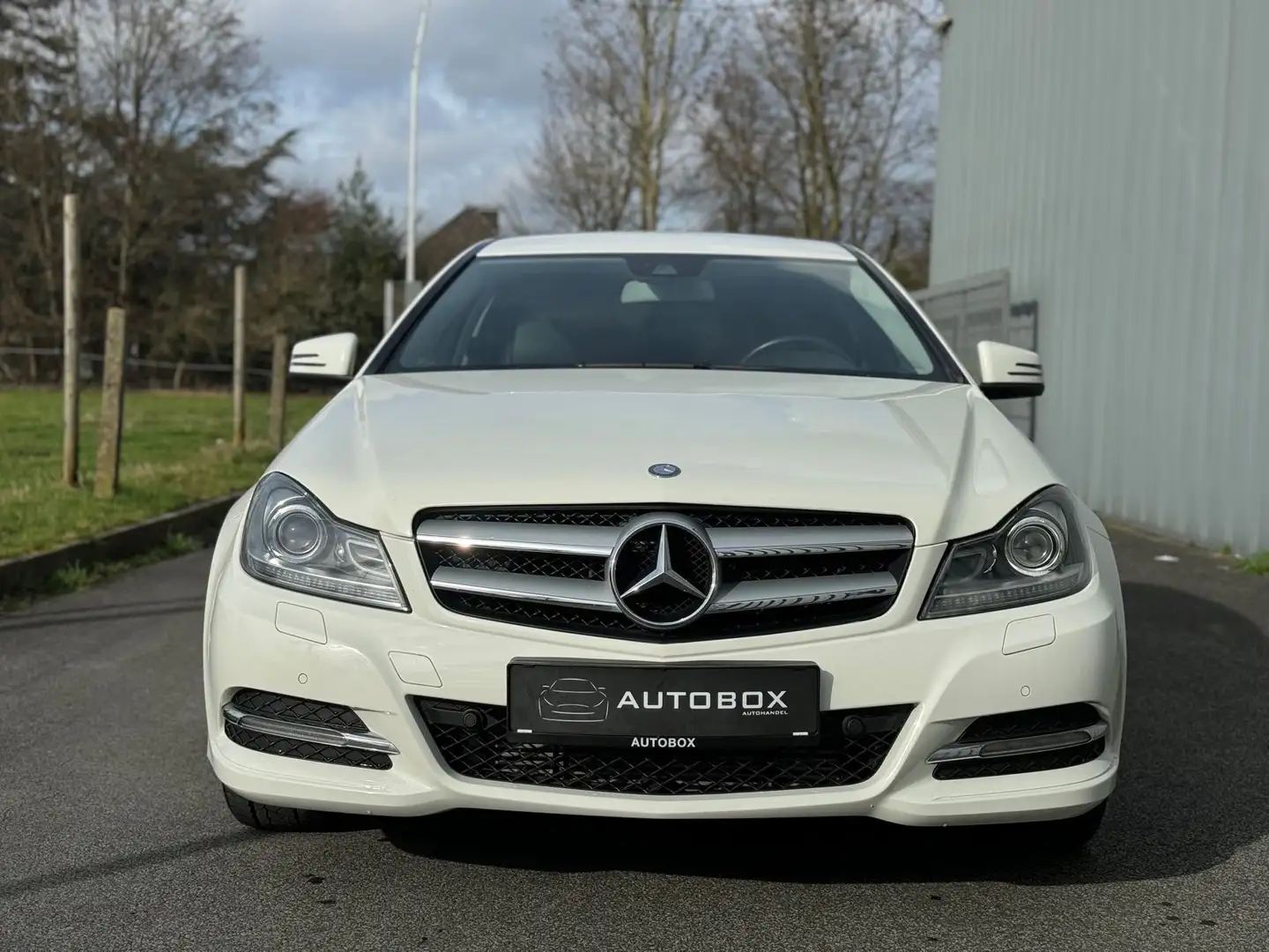 Mercedes-Benz C 180 Coupe *XENON*SHZ*AUT* Bílá - 2