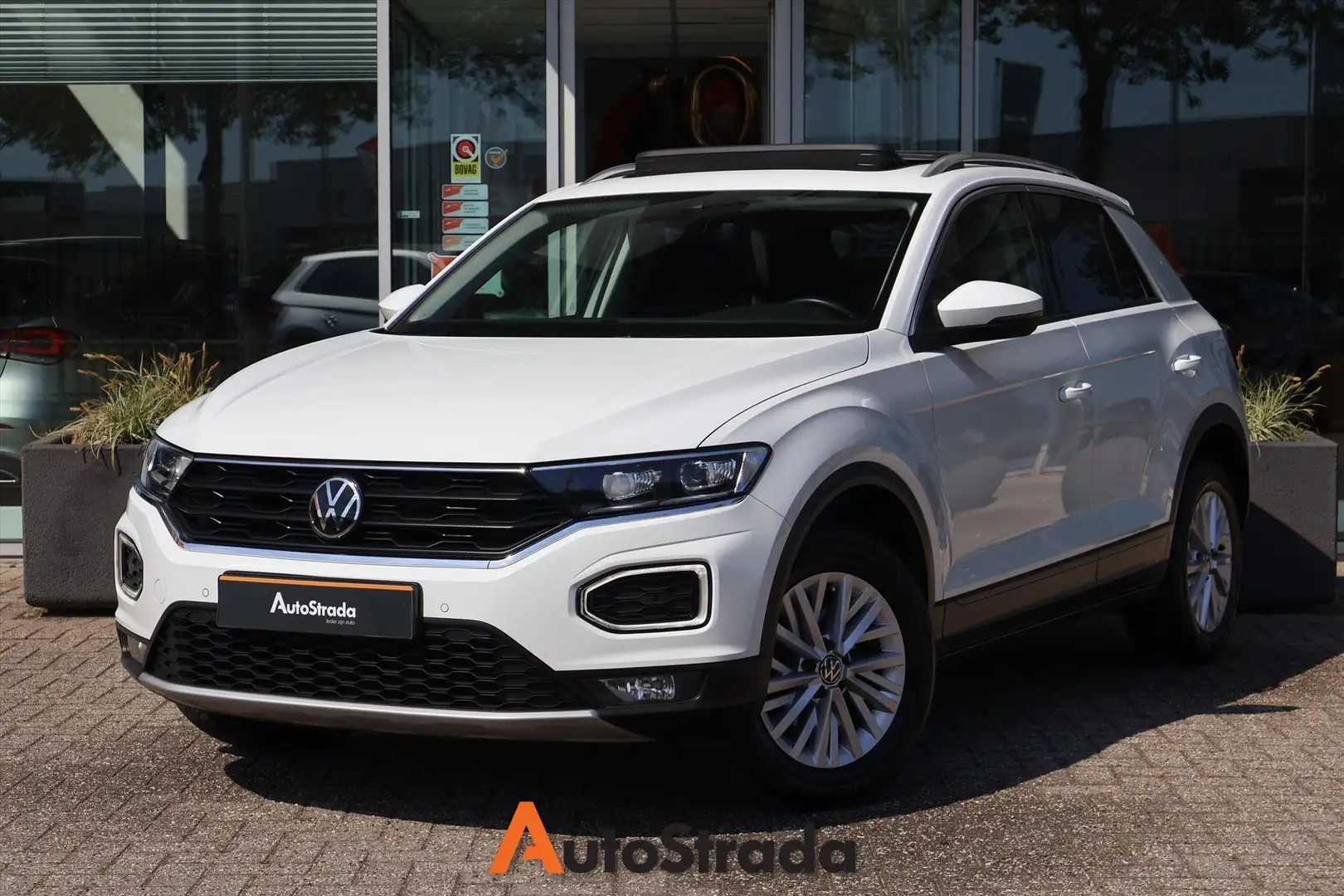 Volkswagen T-Roc 1.0 Business TSI 115pk | Pano | LED | Virtual | Tr Blanc - 1