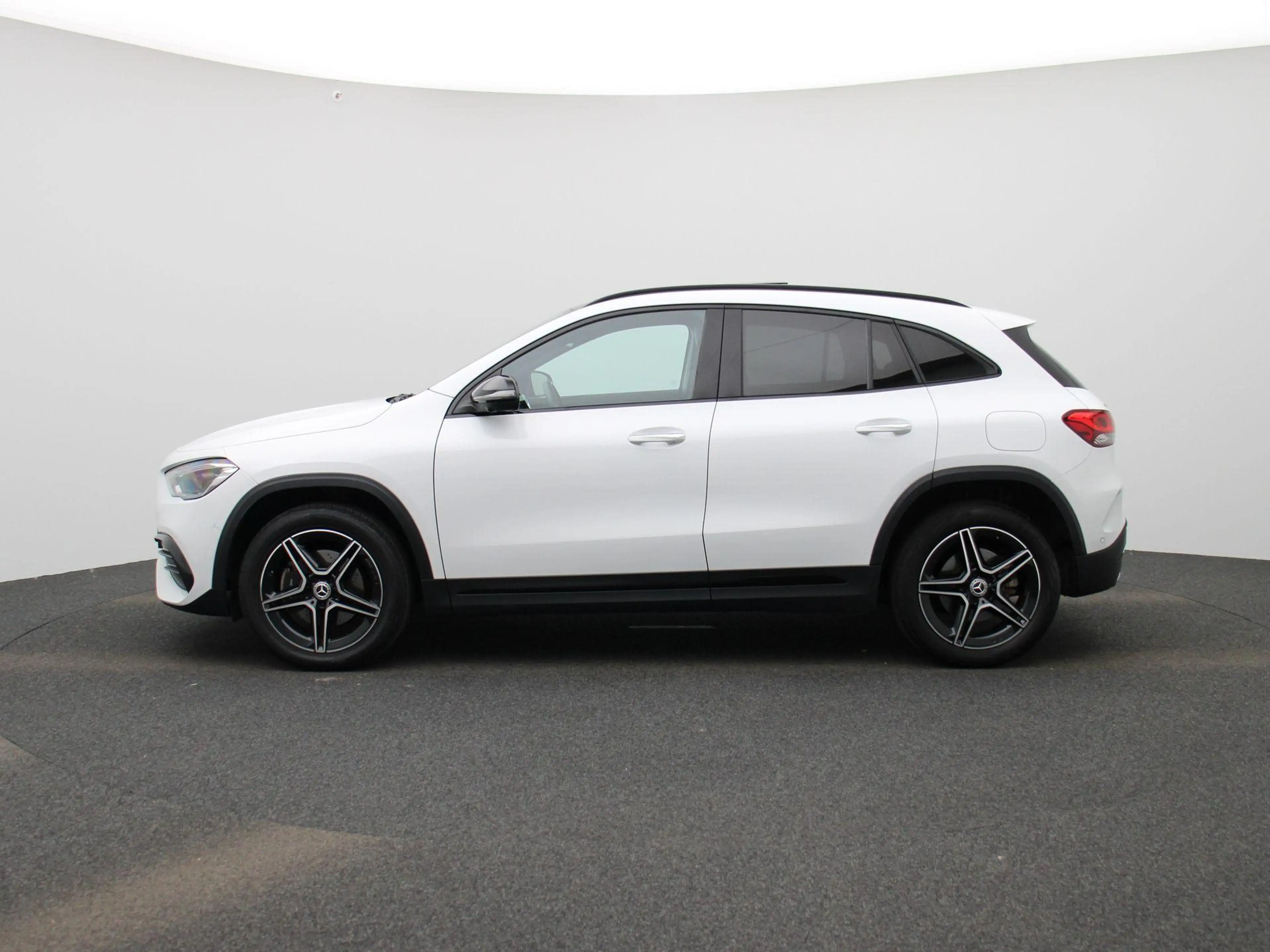 Mercedes-Benz GLA 250 e AMG Line Premium Plus | Automaat | Panorama dak — photo 4